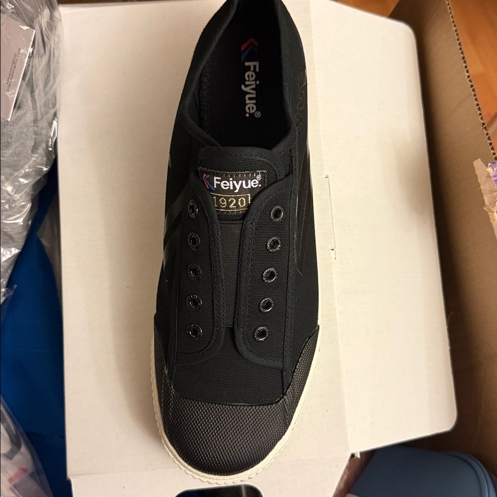 Feiyue Black and White Men's Sneakers - Picture 2 of 2